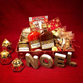 This Christmas Hampers are all ready to go, hope people like all the homemade bits!
- Hot Chocolate
- Smoked Garlic and Port Pâté
- Spicy Hot Sticky Sauce
- Sweet Chilli Sauce
- Christmas Spiced Jam
- Mince Pie Fudge
- Chocolate Fruit and Nut Fudge
- Chocolate Oreo Fudge
- Amaretto Fudge
- White Chocolate, Pistachio and Cranberry Fudge